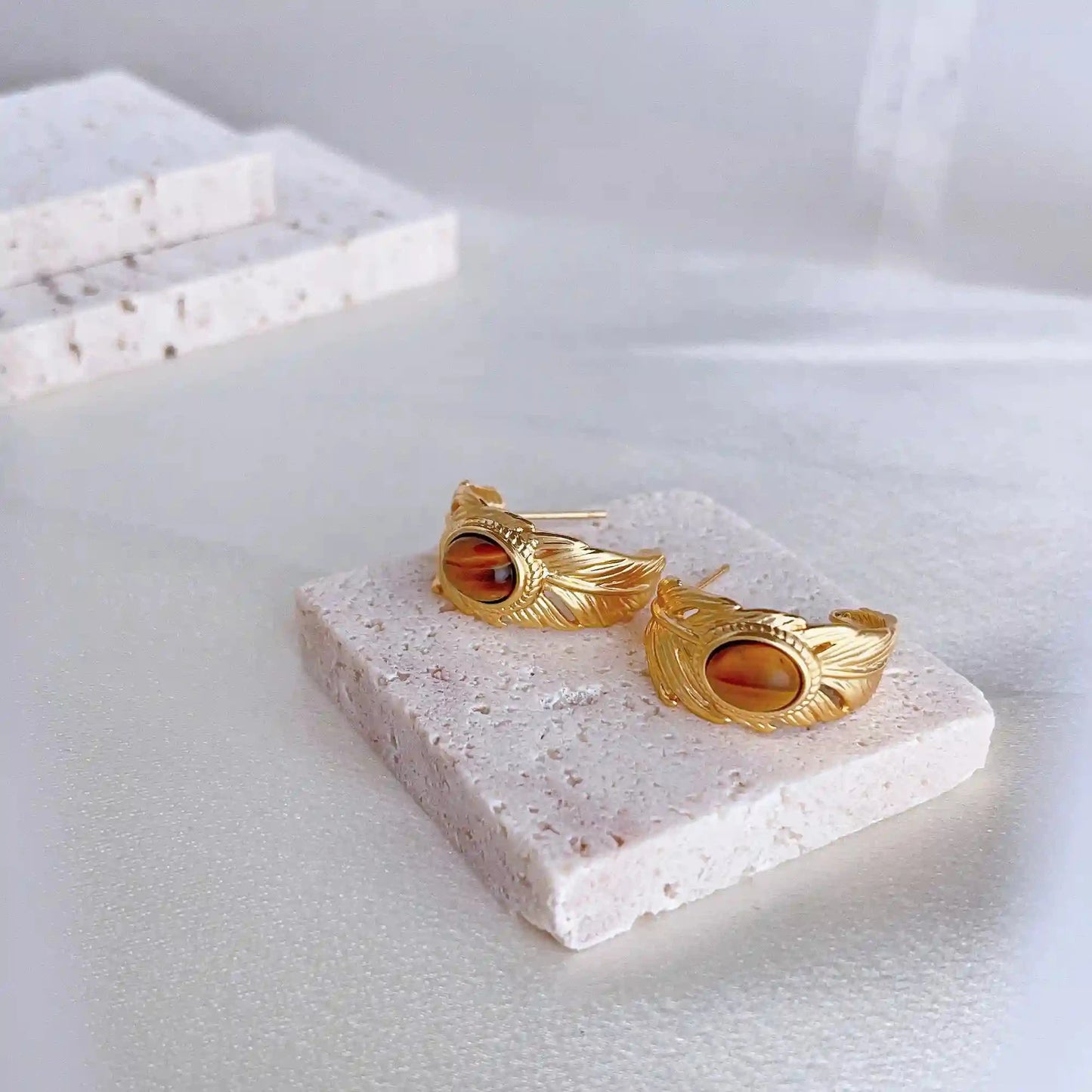 A Feng Shui Tiger-eye stone jewelry for you. The tiger-eye is known as the stone of self-confidence! Material: S925 silver pins, tigerite and copper plated with 18K gold. Weight: 9.1g/pair Dimensions:2.2cm*1.2cm