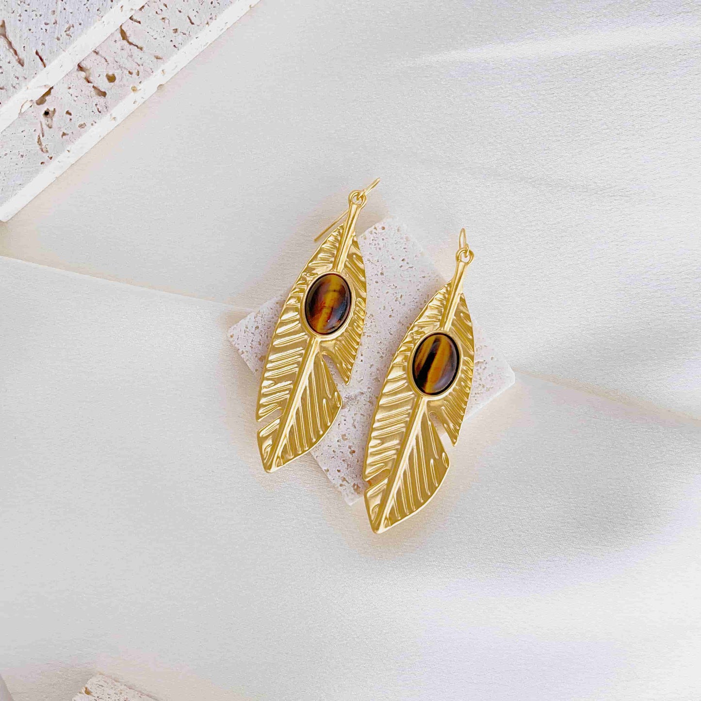 A Feng Shui Tiger-eye stone jewelry for you. The tiger-eye is known as the stone of self-confidence! Material: S925 silver pins, tigerite and copper plated with 18K gold. Weight: 20.2g/pair Dimensions:7cm*2.1cm