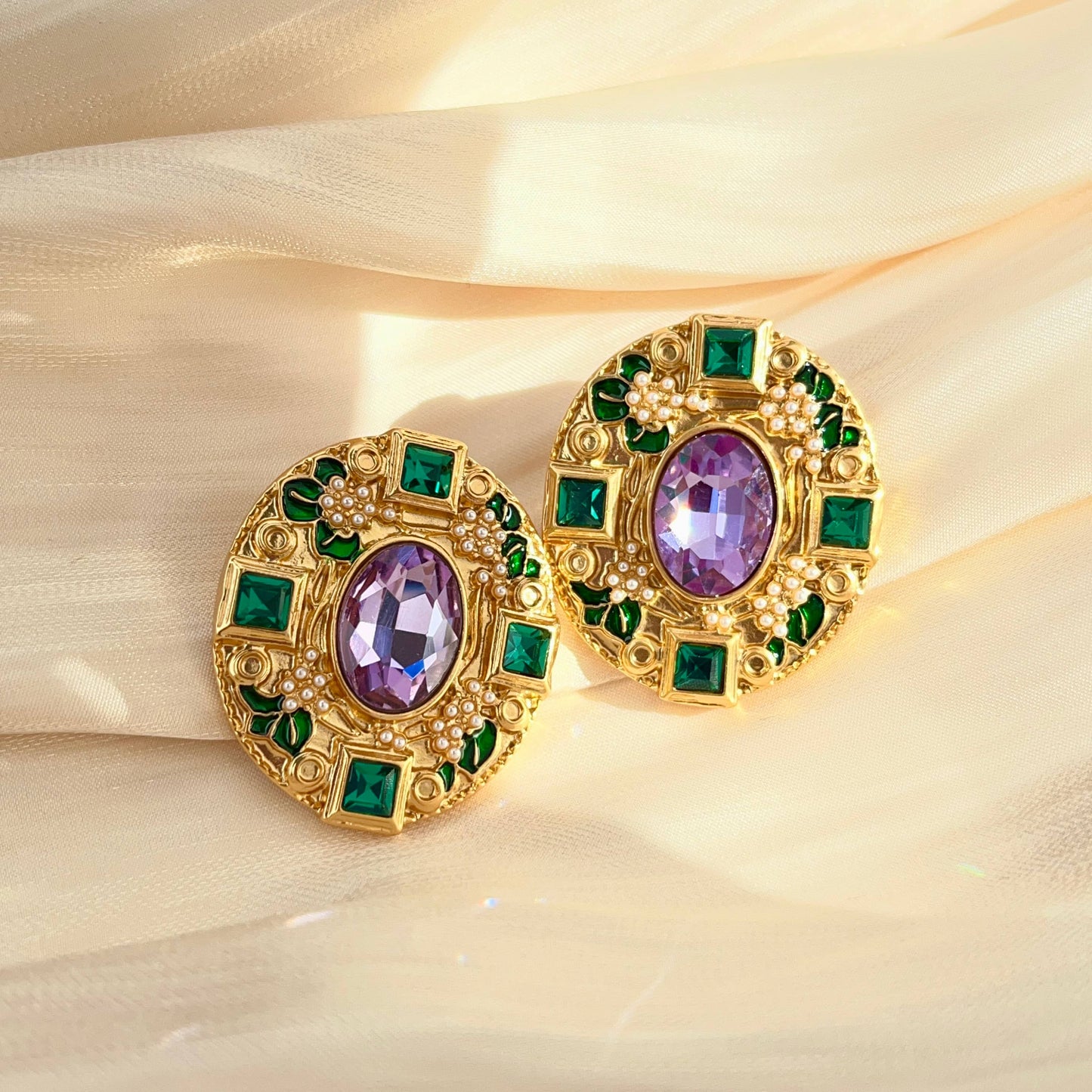 Indulge in opulent elegance with our exquisite gold Baroque-style earrings, a testament to timeless beauty and intricate craftsmanship