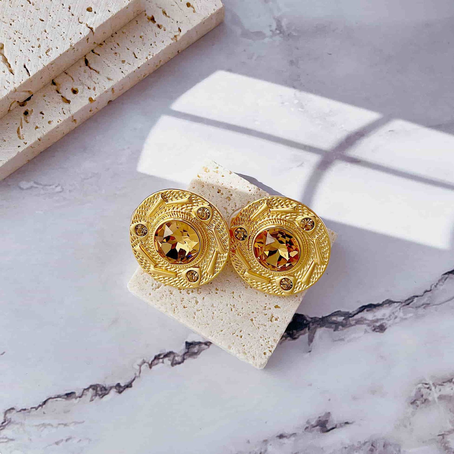 Vintage two-color zircon clip-on earrings. Material: Zircon, copper plated with 18K gold. Weight: 23g/pair Dimensions:3.1cm*3.1cm