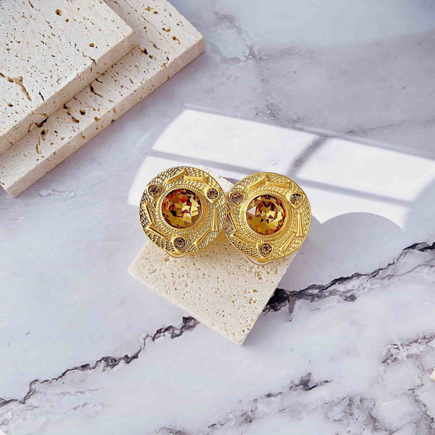 Vintage two-color zircon clip-on earrings. Material: Zircon, copper plated with 18K gold. Weight: 23g/pair Dimensions:3.1cm*3.1cm