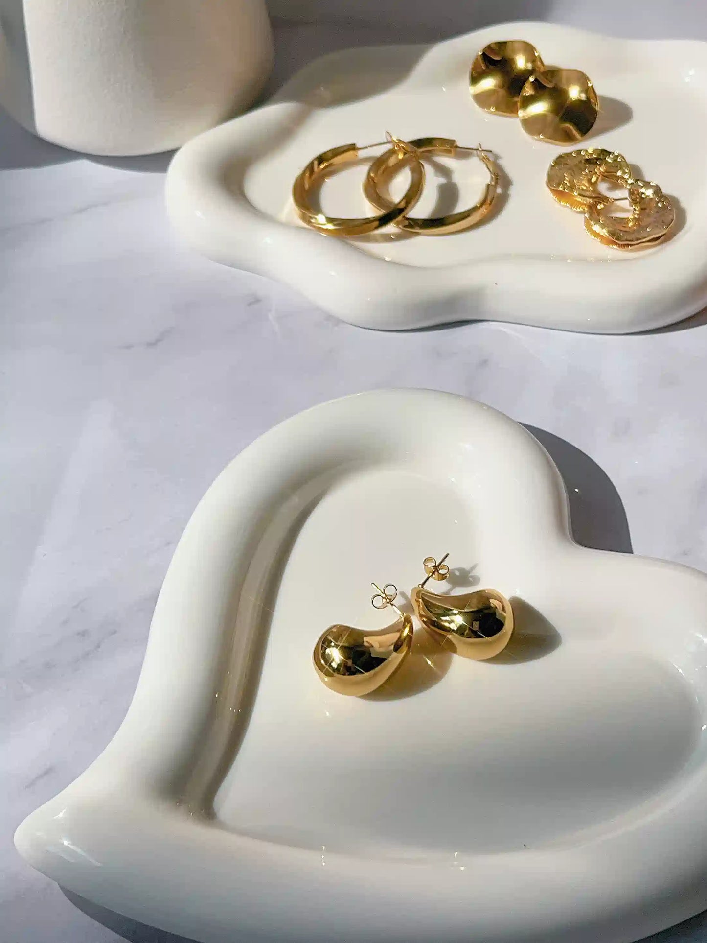 A SLEEK YET MODERN DESIGN WITH AN ELEGANT AESTHETIC, 18k Gold Plated, Stainless Steel, Hypoallergenic Material, Waterproof, Tarnish Free