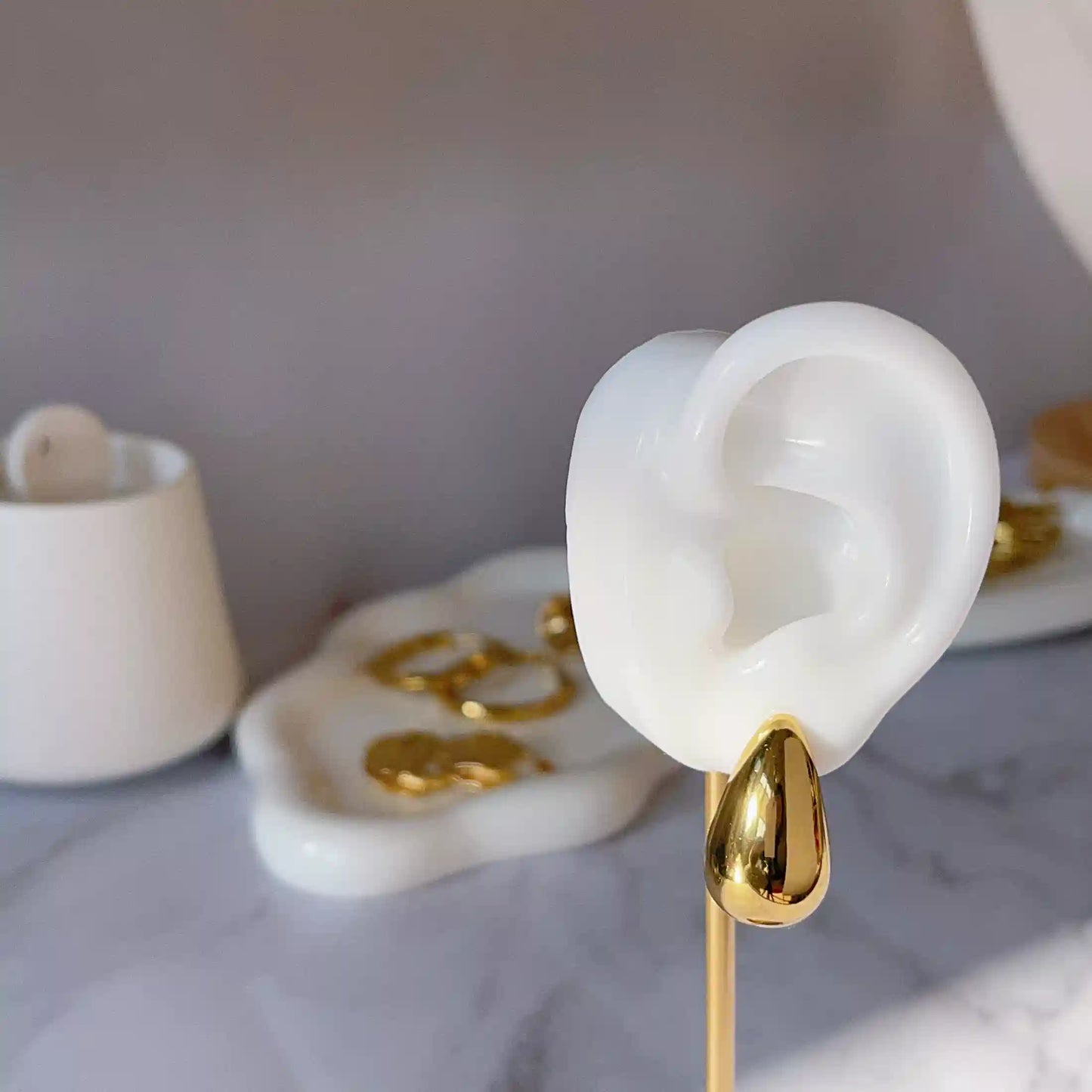 A SLEEK YET MODERN DESIGN WITH AN ELEGANT AESTHETIC, 18k Gold Plated, Stainless Steel, Hypoallergenic Material, Waterproof, Tarnish Free
