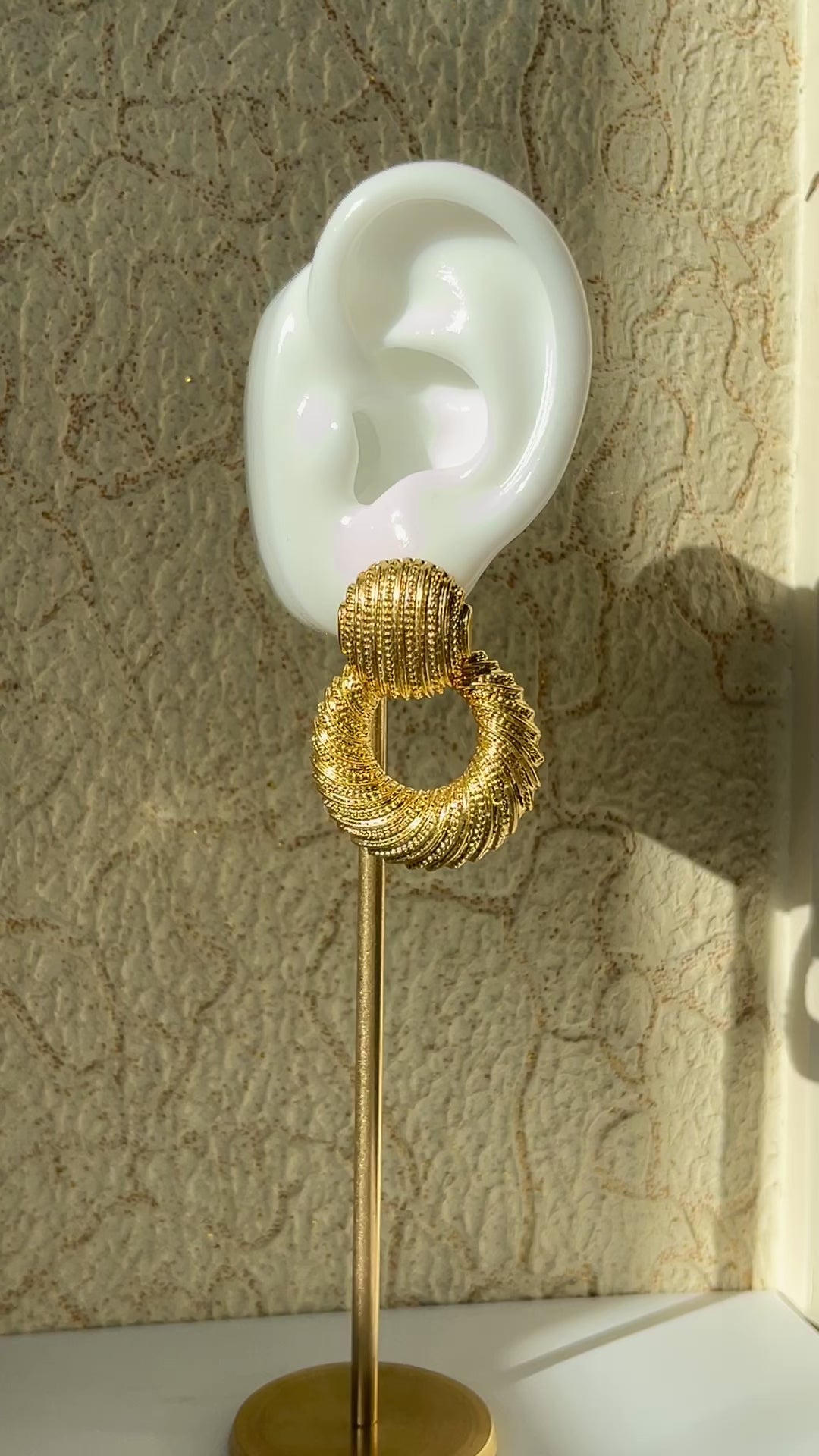 Elegant and Beautiful Light Gold Tweed Pattern Round Earrings, 18K Gold-Plated.