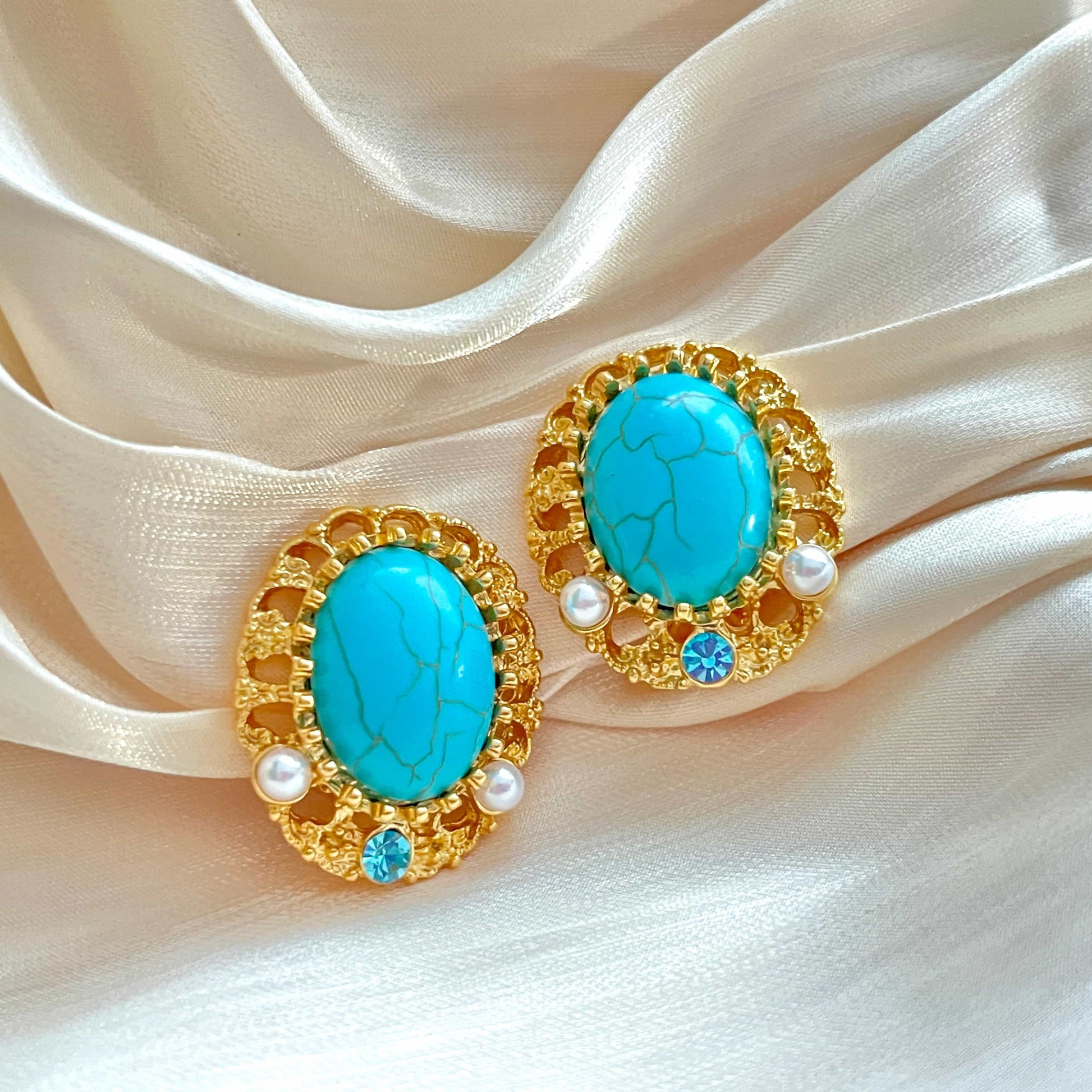 Vintage Turkish Blue, Turquoise Clip-on Earrings.