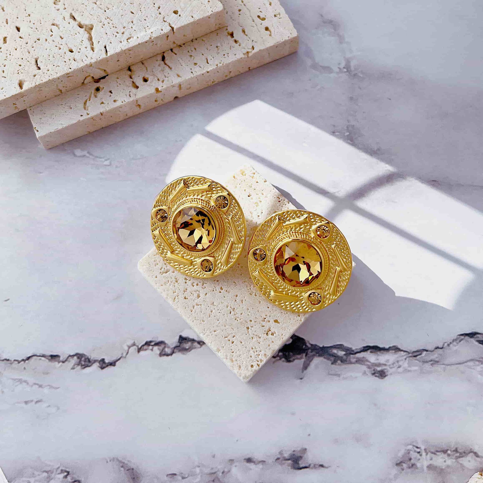 Vintage two-color zircon clip-on earrings.  Material: Zircon, copper plated with 18K gold. Weight: 23g/pair Dimensions：3.1cm*3.1cm