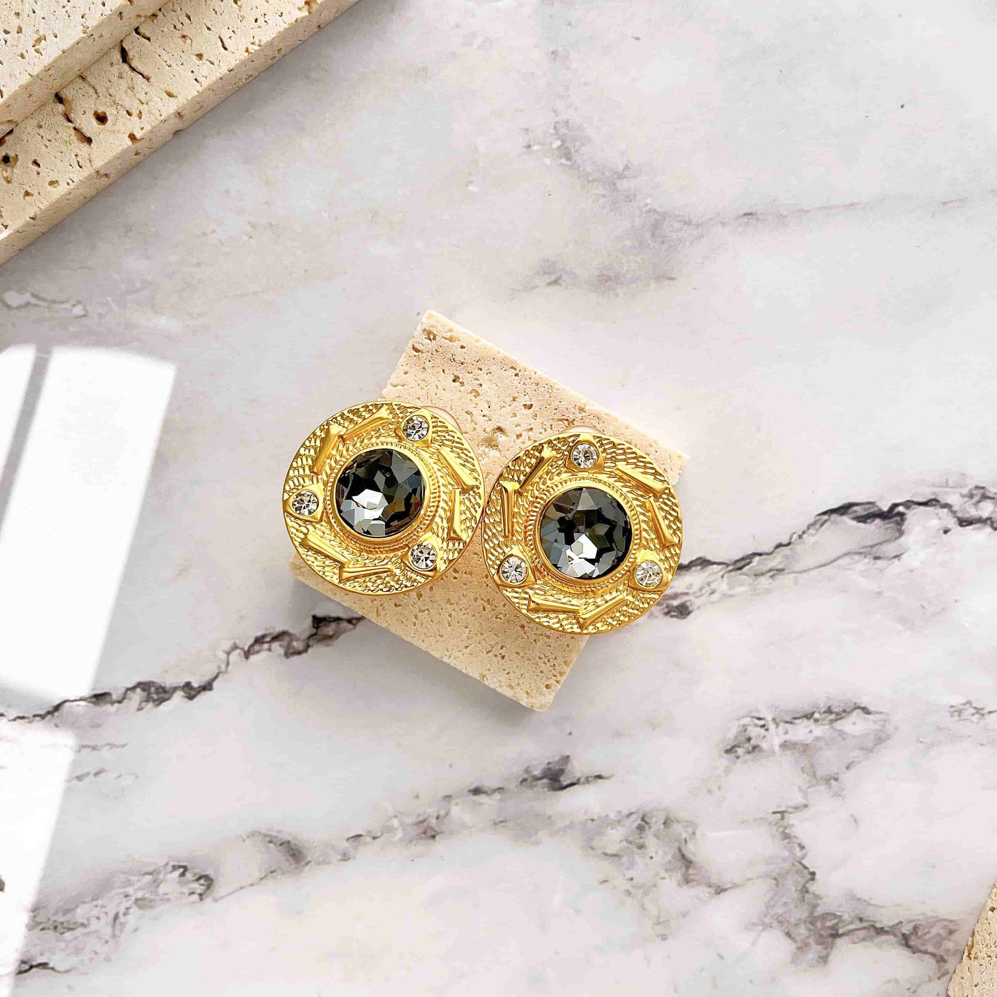 Vintage two-color zircon clip-on earrings.  Material: Zircon, copper plated with 18K gold. Weight: 23g/pair Dimensions：3.1cm*3.1cm