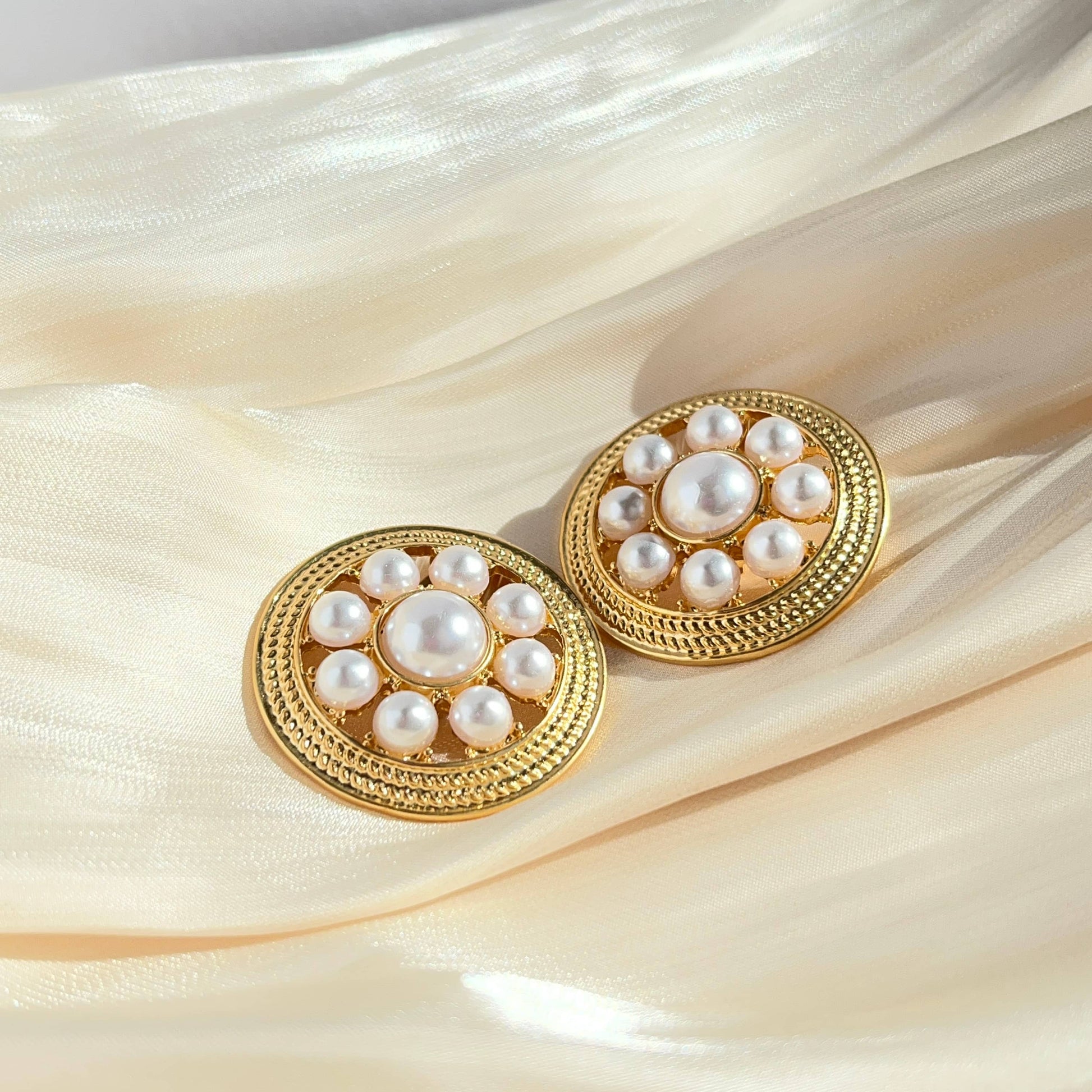 Round Shield-Shaped Hollow Design with Inlaid Mother of Pearl Clip-on Earrings.