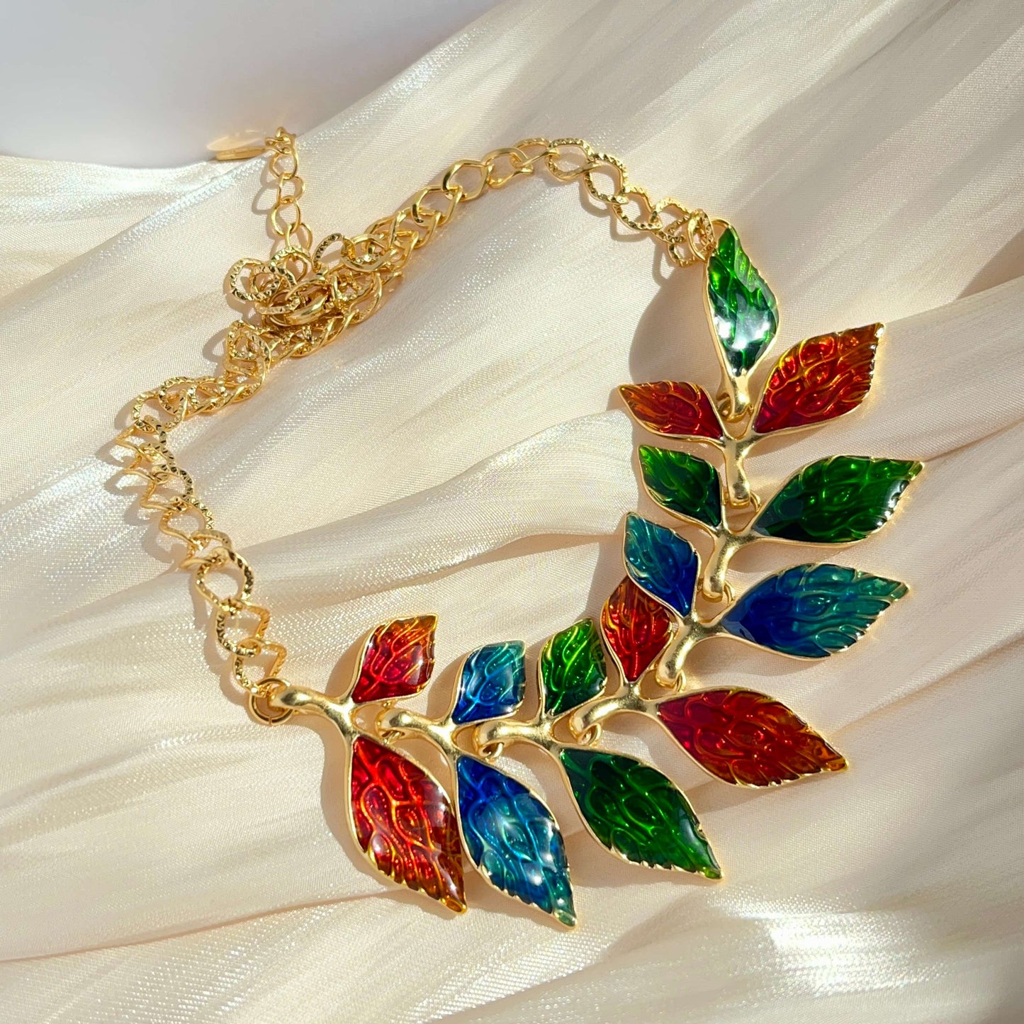 A Unique Colored Dripped Glaze Leaf Necklace, Standing Out in the Crowd.